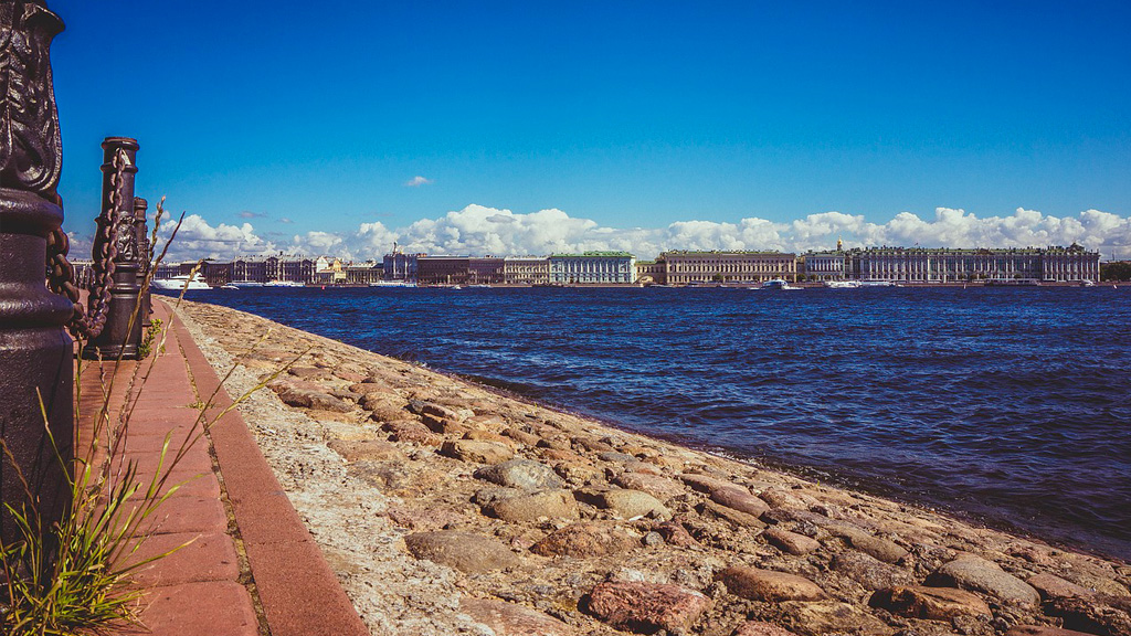 Blog Ativa | Rio Neva e Hermitage ao fundo